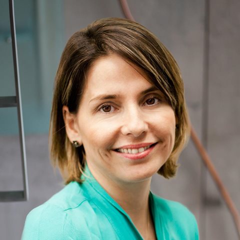 This is a profile image of Fernanda Hoefel